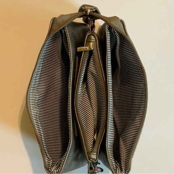 Elegant Metallic faux leather wallet wristlet NWOT - Picture 4 of 5